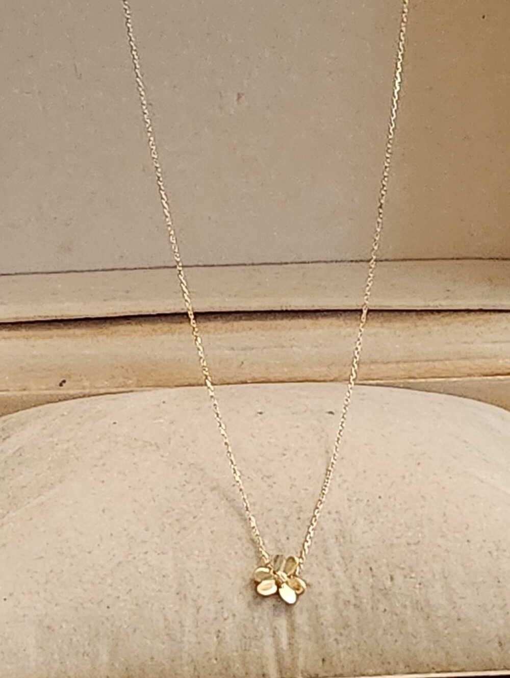 10kt Delicate Gold Flower Pendant Necklace - Women Jewelry